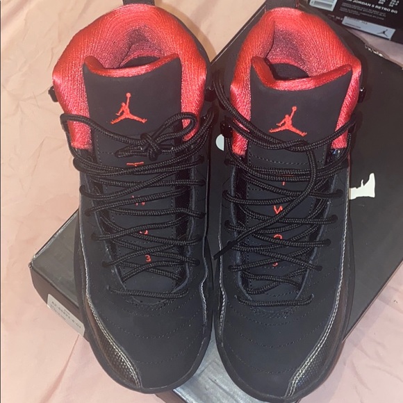 Jordan 12 - Picture 2 of 3